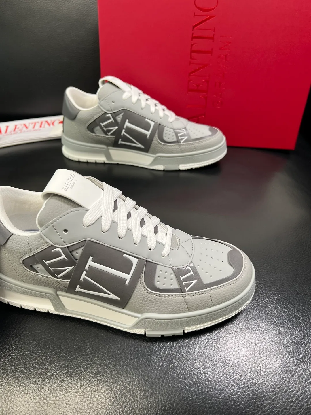 Men's shoes 💰660 VALENTINO High quality top craftsmanship Valentino, sports sneakers counter synchronization, uppers imported from Italy, high-quality splicing colorful complex crafts, imported cowhide lining soft and comfortable, soles: original soles specially provided by the original factory, T men's shoes 💰U exclusive movable molded soles super comfortable, original factory and single goods, welcome to compare, couple size 39-44 (customized 45)